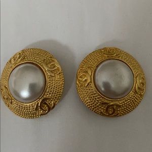 Vintage Chanel pearl gold earrings